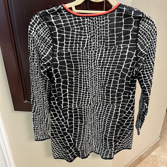 Women’s top. V-neck. Reversible. - Picture 4 of 5